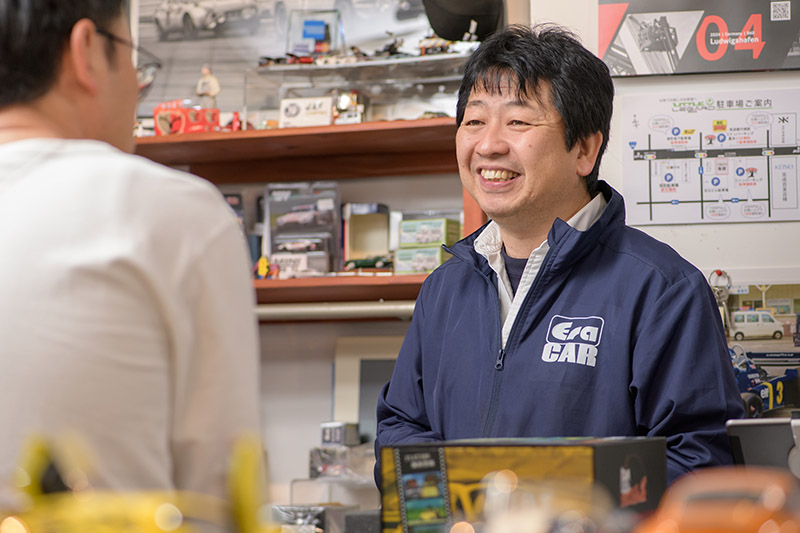 店長とお客様の写真